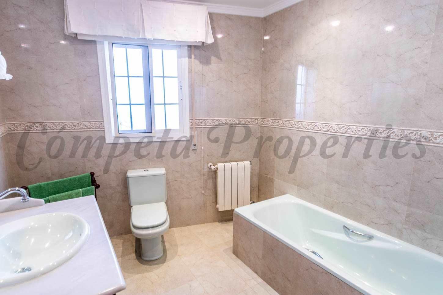 Apartamento de 4 habitaciones en Cómpeta en alquiler - 1.100 € (Ref: 10075932)