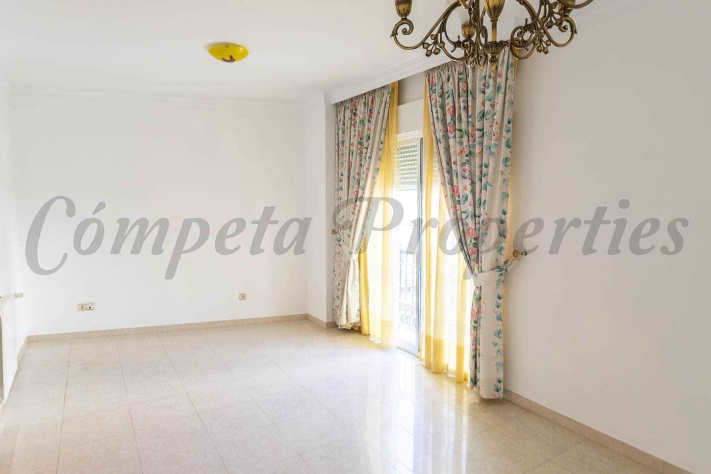 Apartamento de 4 habitaciones en Cómpeta en alquiler - 1.100 € (Ref: 10075932)