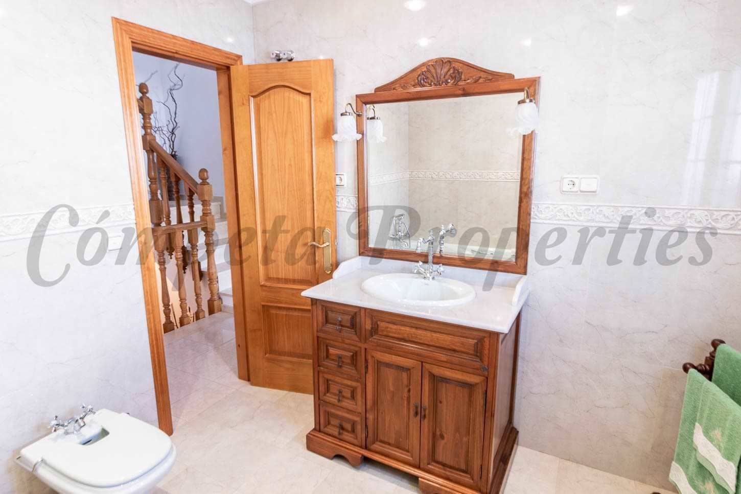 Apartamento de 4 habitaciones en Cómpeta en alquiler - 1.100 € (Ref: 10075932)