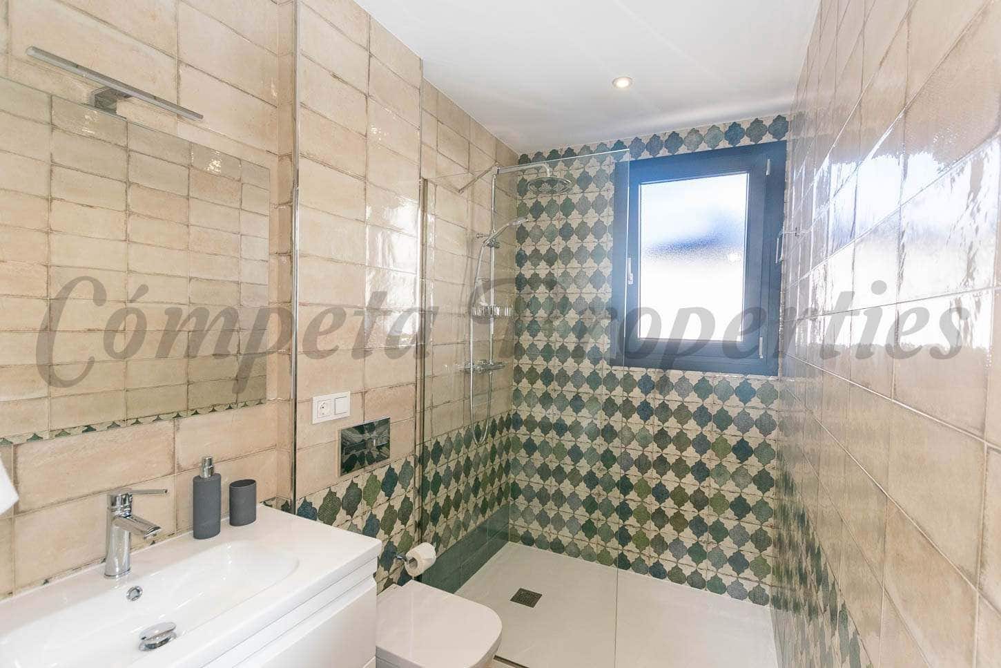 1 quarto Apartamento para arrendar em Competa com piscina garagem - 900 € (Ref: 10075936)