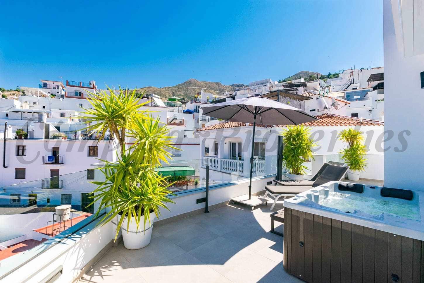 1 quarto Apartamento para arrendar em Competa com piscina garagem - 900 € (Ref: 10075936)