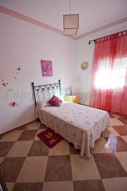 Apartamento de 3 habitaciones en Cómpeta en alquiler - 1.000 € (Ref: 10075943)