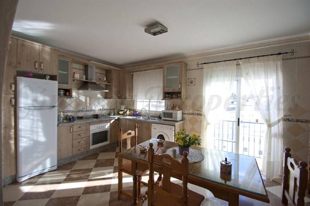 Apartamento de 3 habitaciones en Cómpeta en alquiler - 1.000 € (Ref: 10075943)