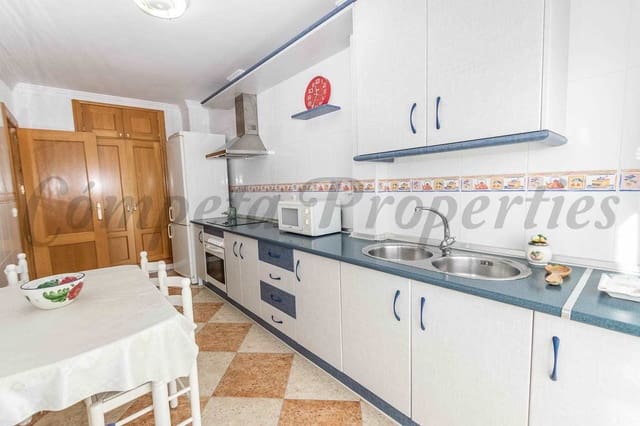 3 soverom Leilighet til leie i Torrox Pueblo, Torrox - € 850 (Ref: 10075949)