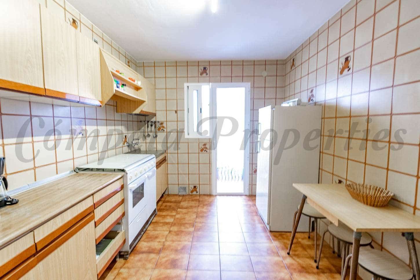 3 quarto Apartamento para arrendar em Torrox-Costa - 1 000 € (Ref: 10075950)