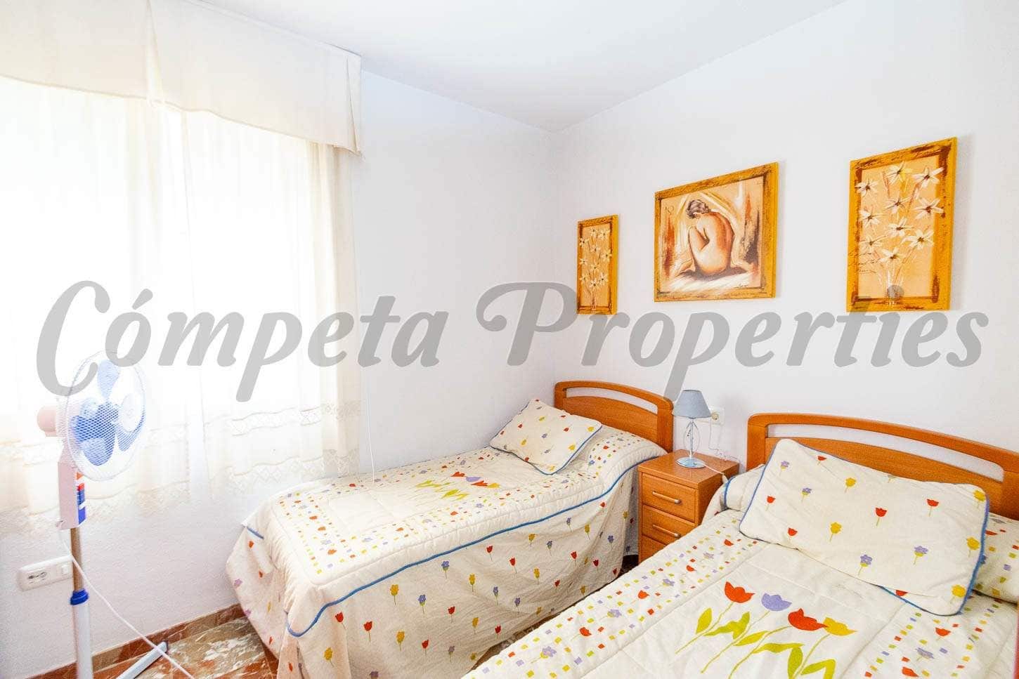 3 soveværelse Lejlighed til leje i Torrox-Costa - € 840 (Ref: 10075953)