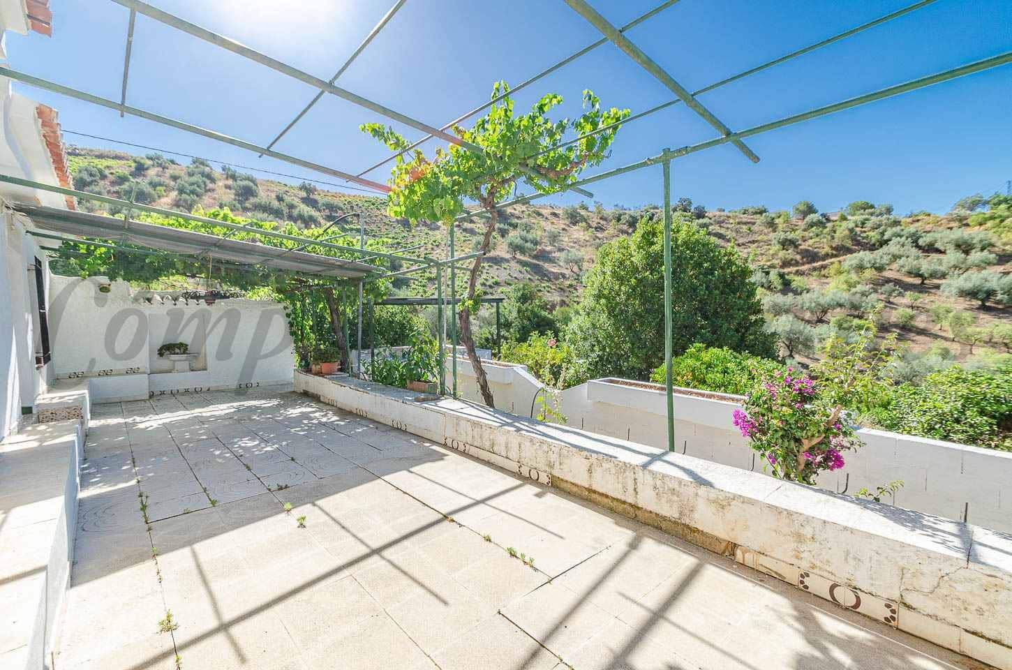 3 sypialnia Finka/Dom wiejski na sprzedaż w Sedella z garażem - 355 000 € (Ref: 10075956)