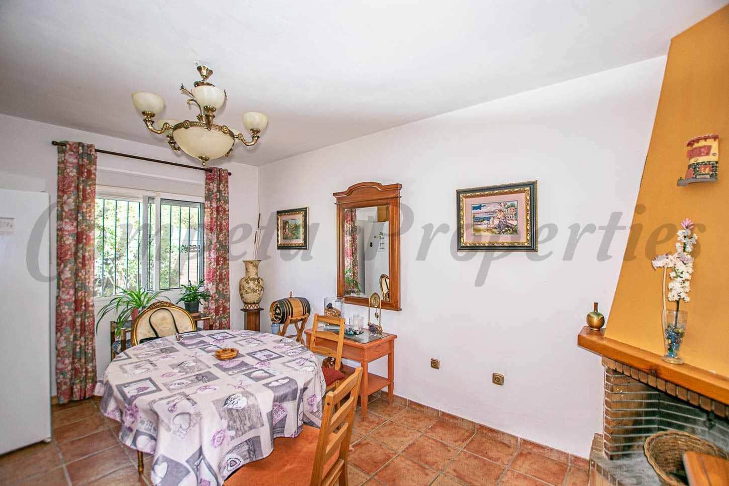 3 sypialnia Finka/Dom wiejski na sprzedaż w Sayalonga z basenem garażem - 365 000 € (Ref: 10075959)