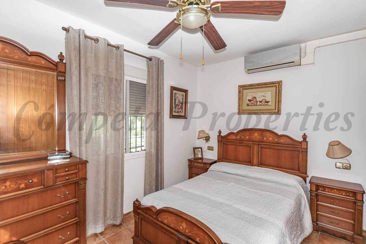3 sypialnia Finka/Dom wiejski na sprzedaż w Sayalonga z basenem garażem - 365 000 € (Ref: 10075959)