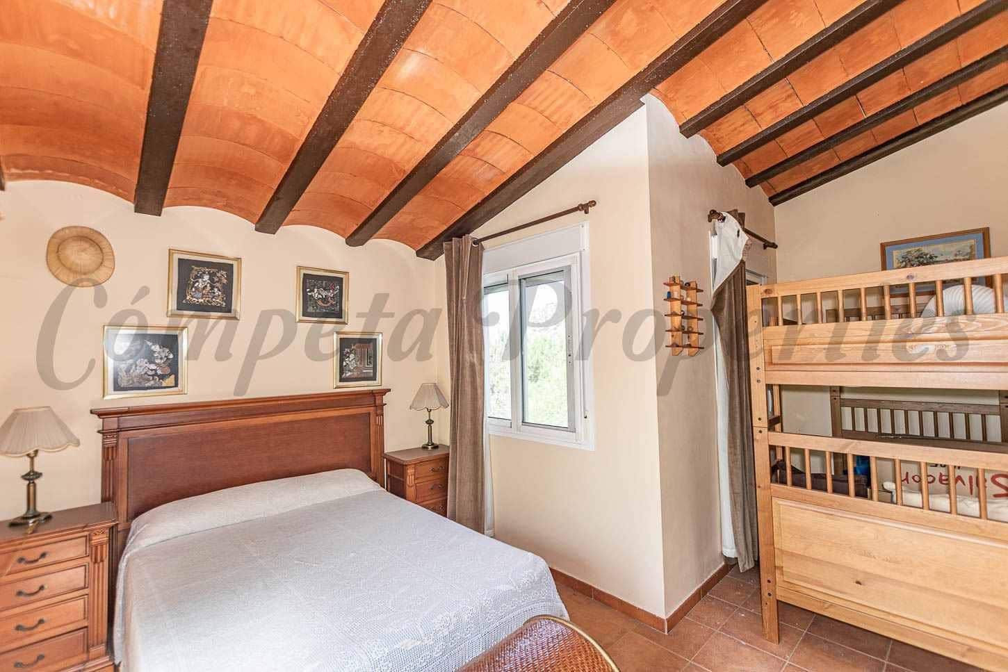 3 sypialnia Finka/Dom wiejski na sprzedaż w Sayalonga z basenem garażem - 365 000 € (Ref: 10075959)