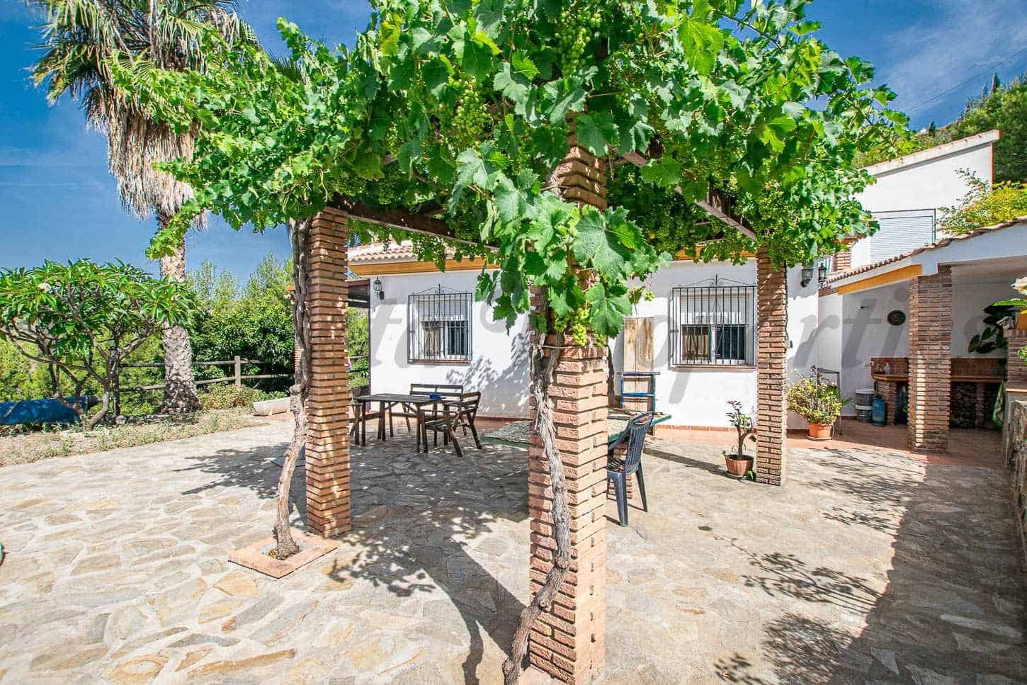 3 sypialnia Finka/Dom wiejski na sprzedaż w Sayalonga z basenem garażem - 365 000 € (Ref: 10075959)