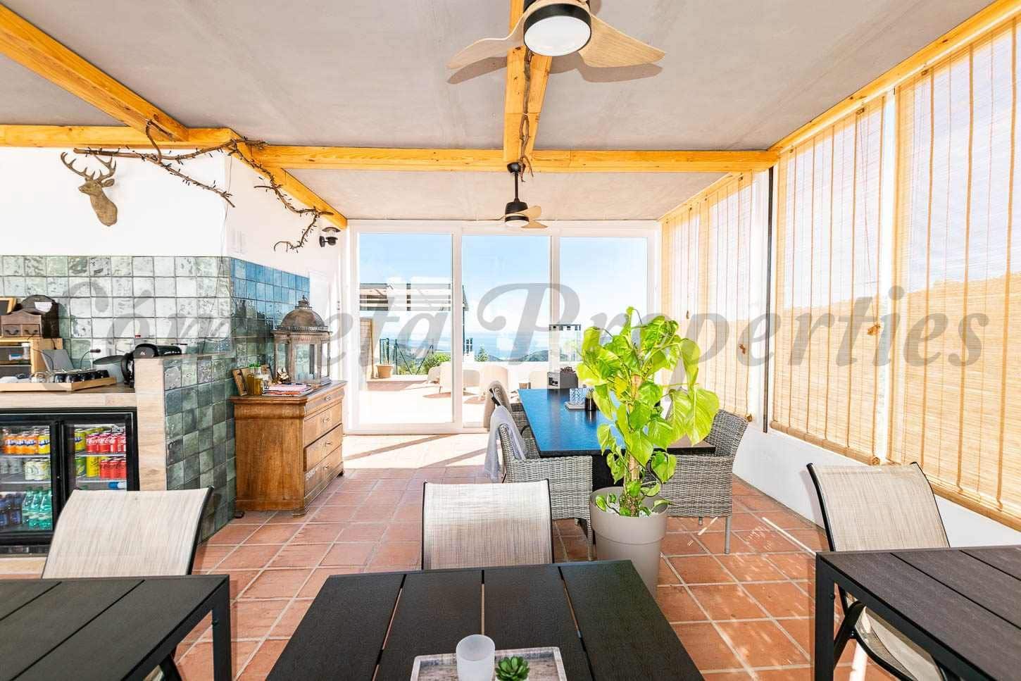 7 makuuhuone Maalaistalo myytävänä paikassa Competa mukana uima-altaan - 1 285 000 € (Ref: 10075963)