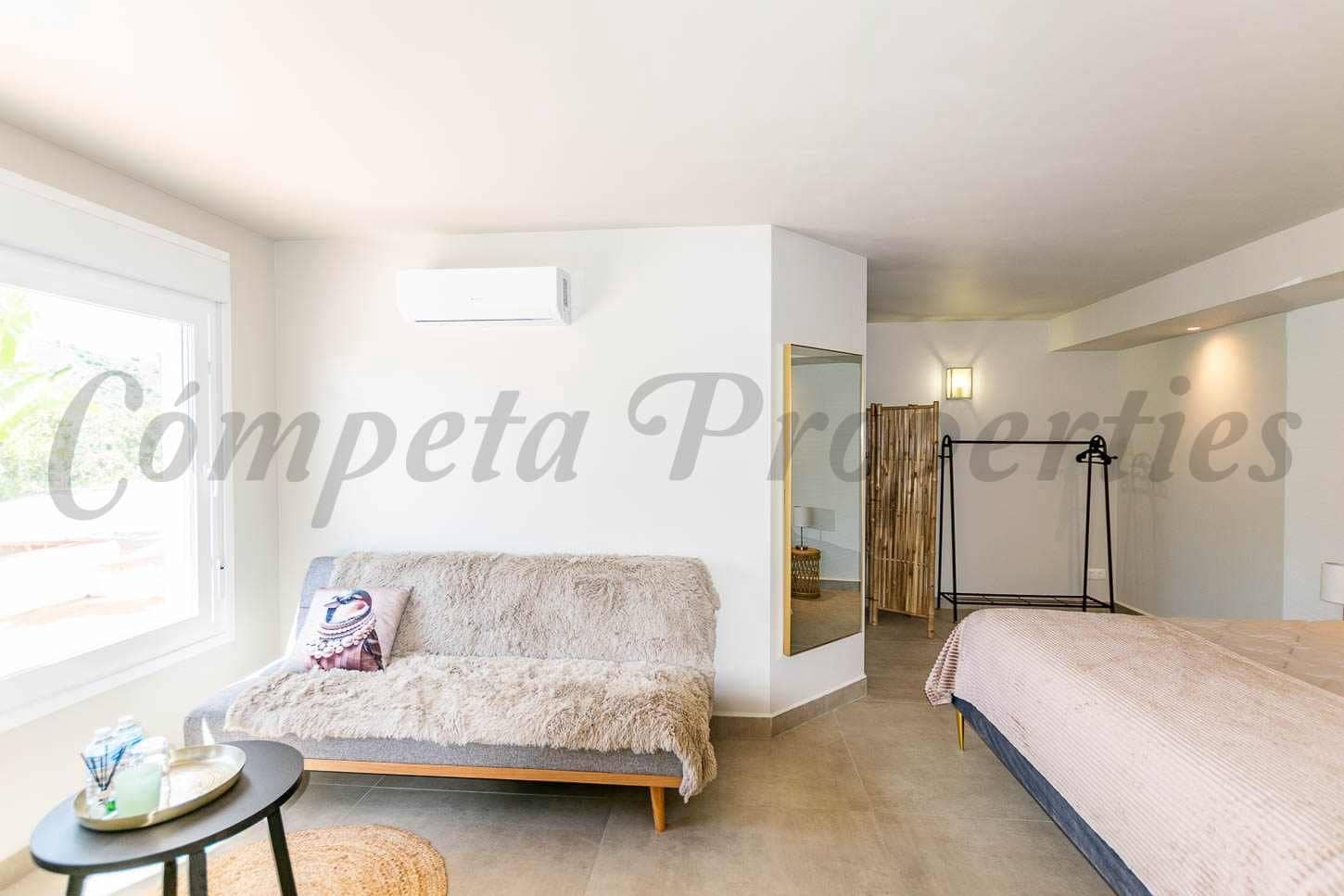 7 makuuhuone Maalaistalo myytävänä paikassa Competa mukana uima-altaan - 1 285 000 € (Ref: 10075963)