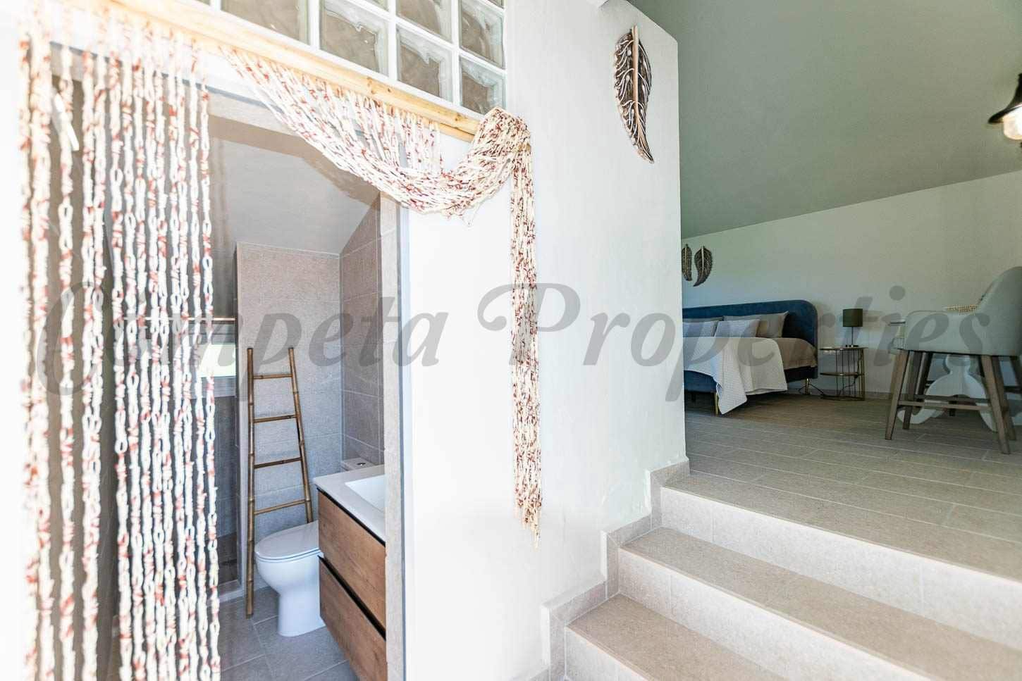 7 makuuhuone Maalaistalo myytävänä paikassa Competa mukana uima-altaan - 1 285 000 € (Ref: 10075963)