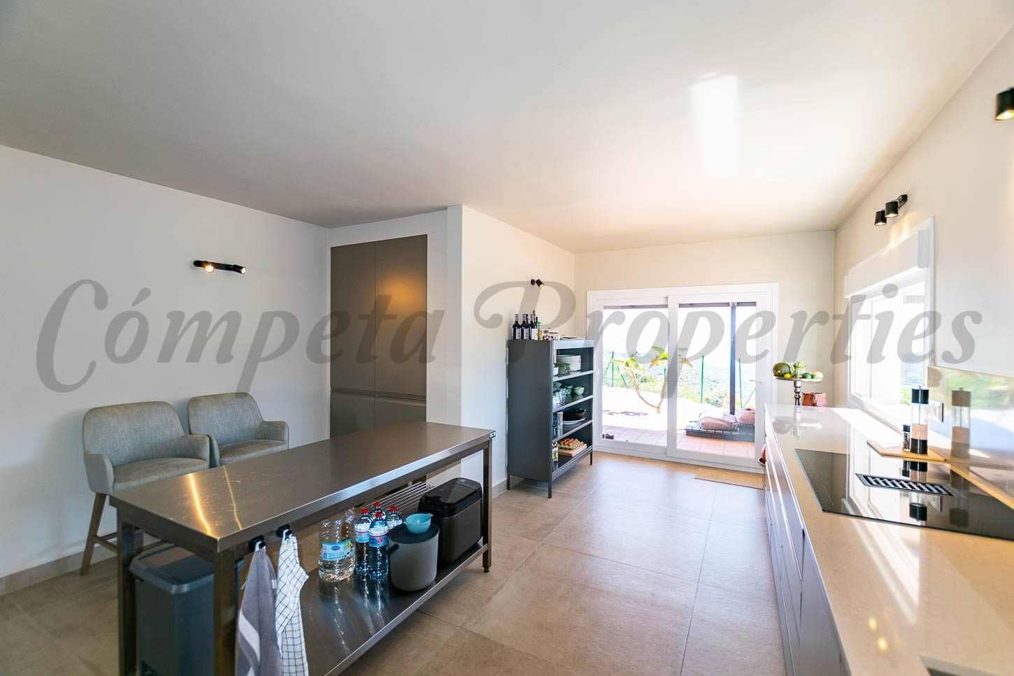 7 makuuhuone Maalaistalo myytävänä paikassa Competa mukana uima-altaan - 1 285 000 € (Ref: 10075963)