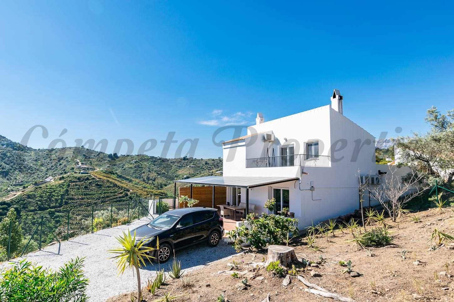 7 makuuhuone Maalaistalo myytävänä paikassa Competa mukana uima-altaan - 1 285 000 € (Ref: 10075963)