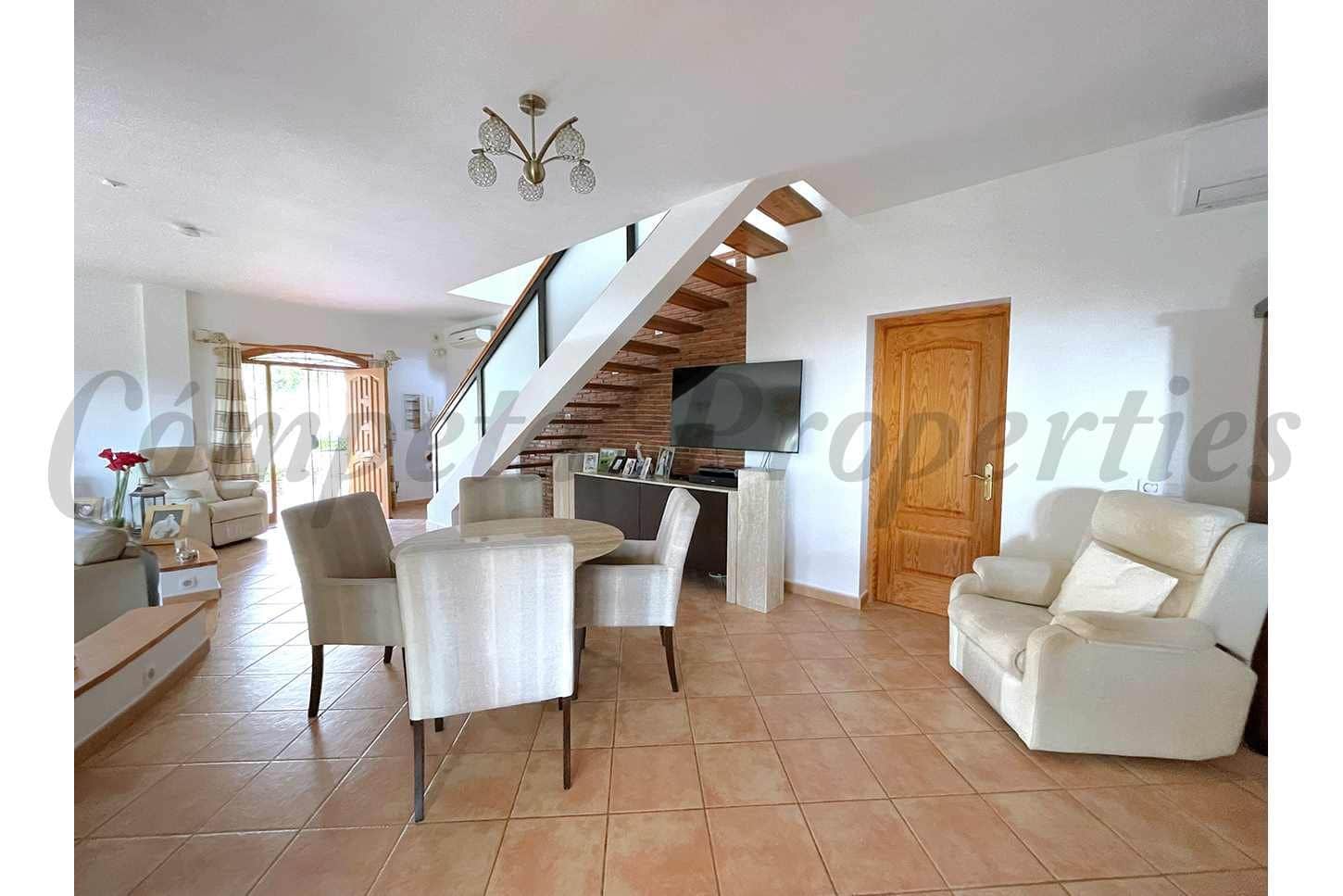 4 soveværelse Finca/Landehus til salg i Arenas med swimmingpool garage - € 750.000 (Ref: 10075964)