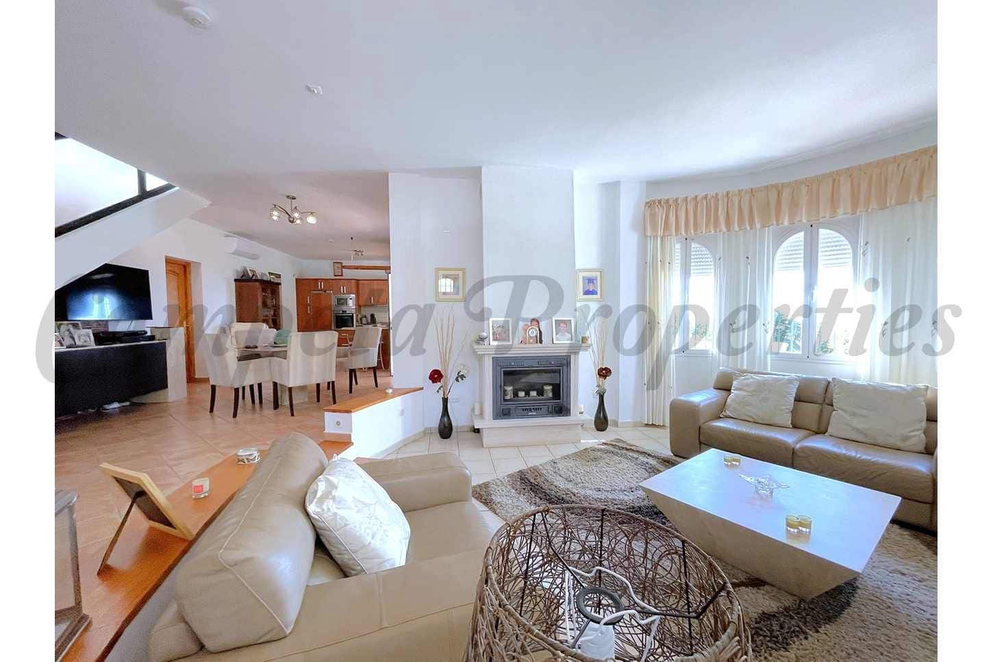 4 soveværelse Finca/Landehus til salg i Arenas med swimmingpool garage - € 750.000 (Ref: 10075964)