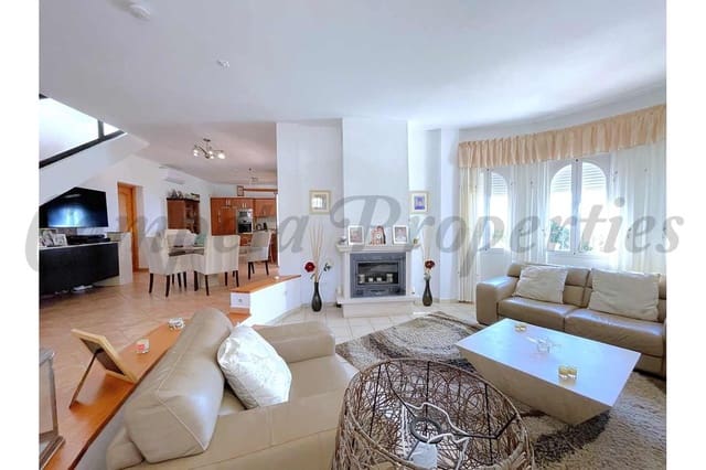 4 sypialnia Finka/Dom wiejski na sprzedaż w Arenas z basenem garażem - 750 000 € (Ref: 10075964)