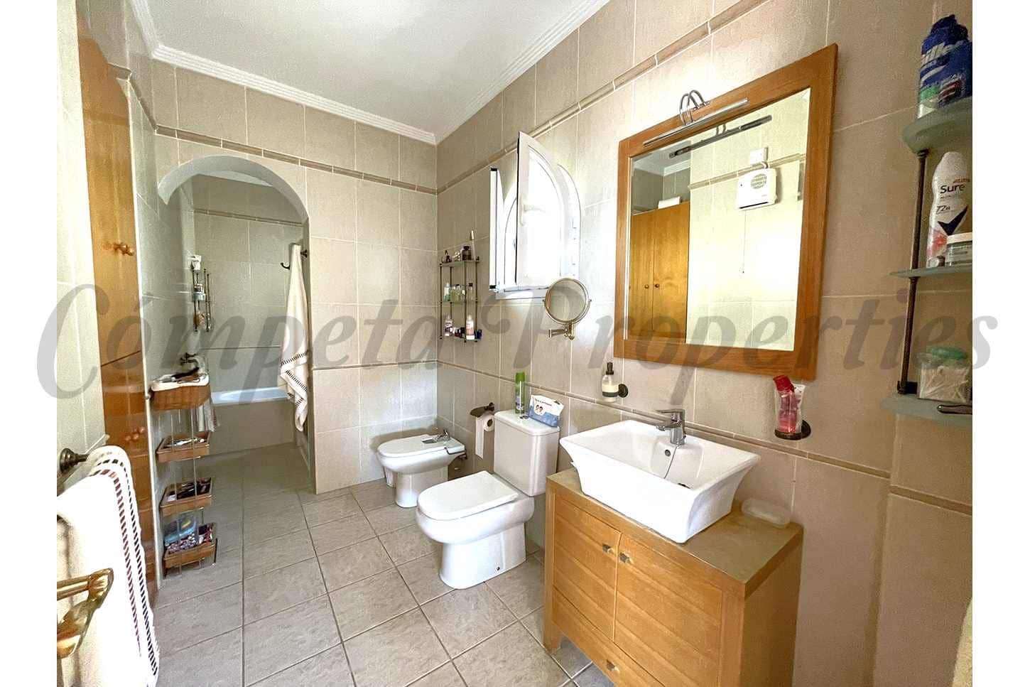4 soveværelse Finca/Landehus til salg i Arenas med swimmingpool garage - € 750.000 (Ref: 10075964)