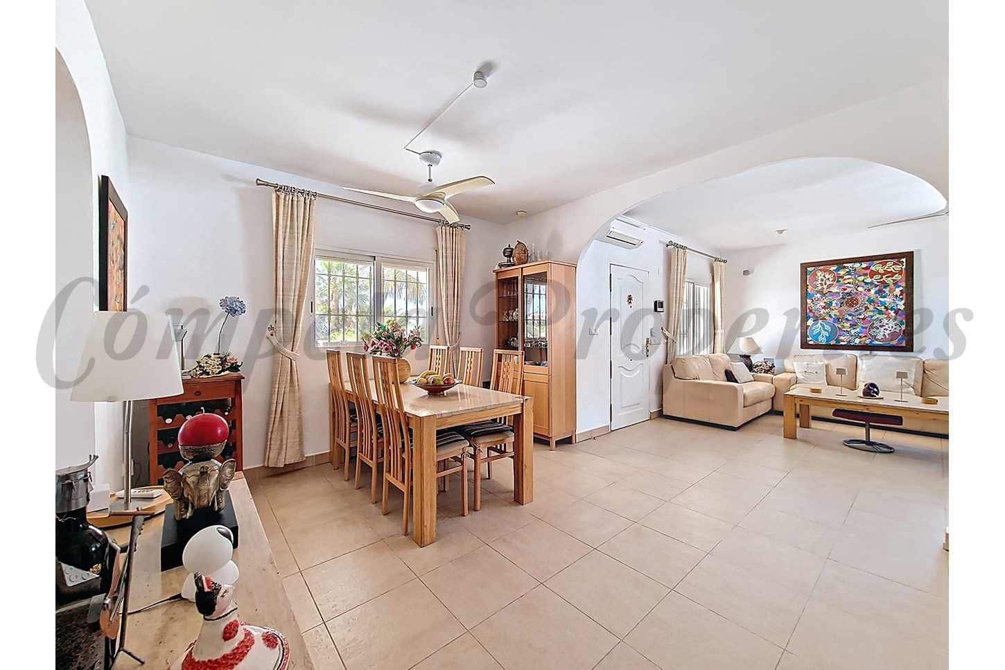 4 soveværelse Finca/Landehus til salg i Velez-Malaga med swimmingpool garage - € 795.000 (Ref: 10075965)