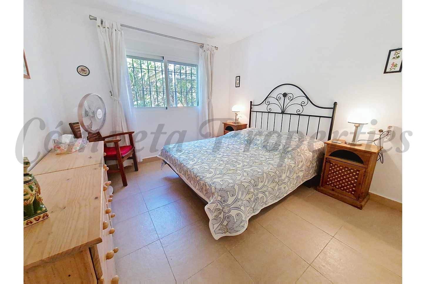 4 soveværelse Finca/Landehus til salg i Velez-Malaga med swimmingpool garage - € 795.000 (Ref: 10075965)
