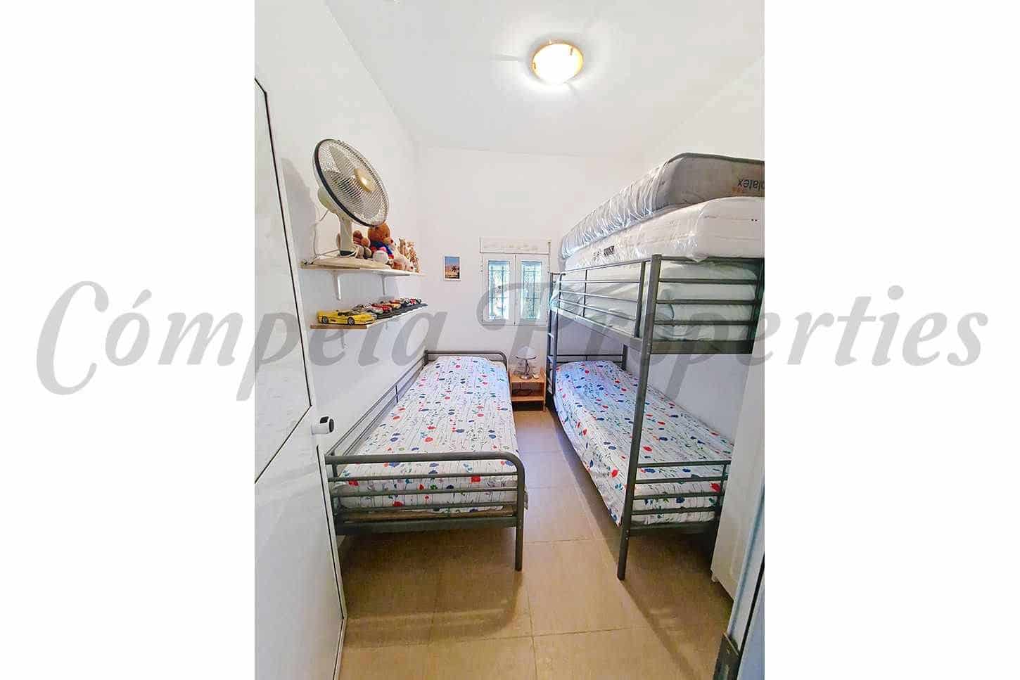 4 soveværelse Finca/Landehus til salg i Velez-Malaga med swimmingpool garage - € 795.000 (Ref: 10075965)