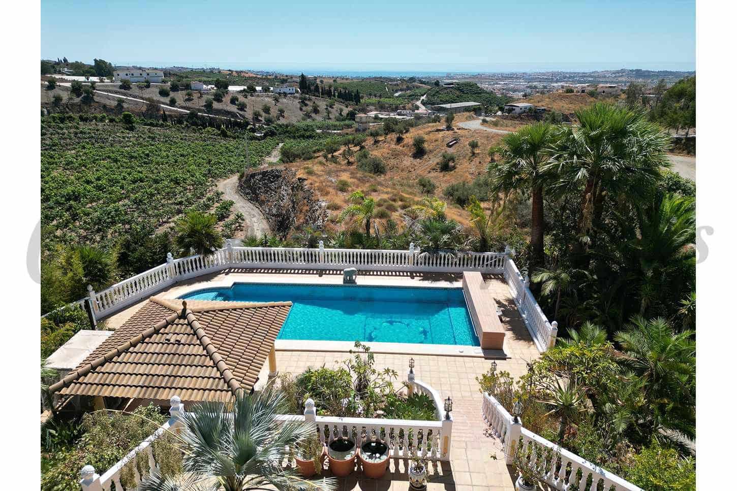 4 soveværelse Finca/Landehus til salg i Velez-Malaga med swimmingpool garage - € 795.000 (Ref: 10075965)