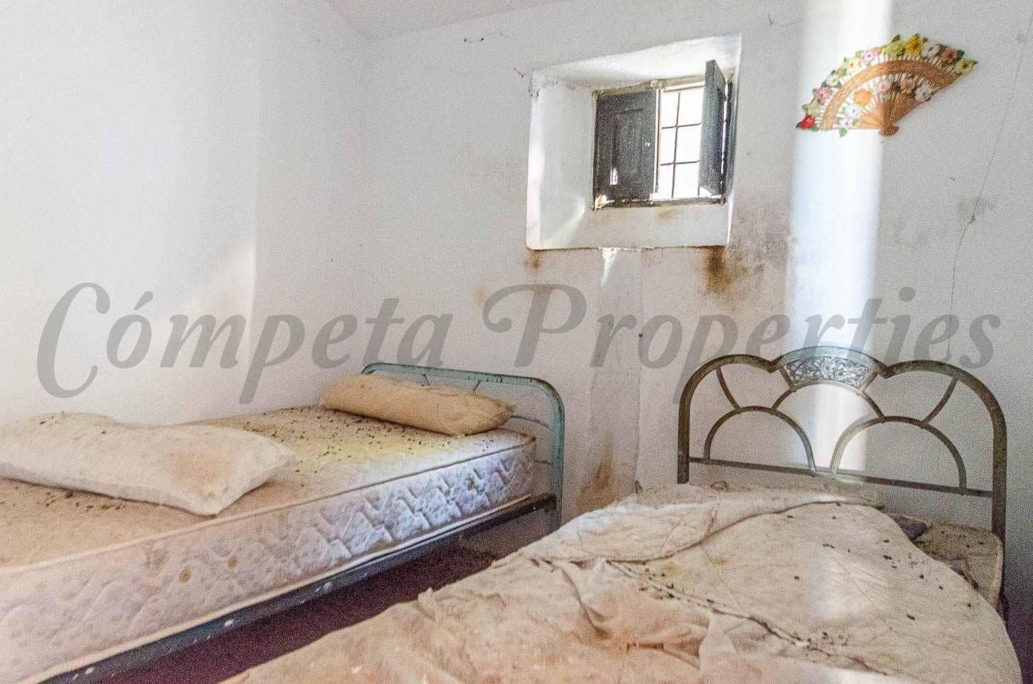 Finca/Casa Rural de 5 habitaciones en Cómpeta en venta - 187.000 € (Ref: 10075966)