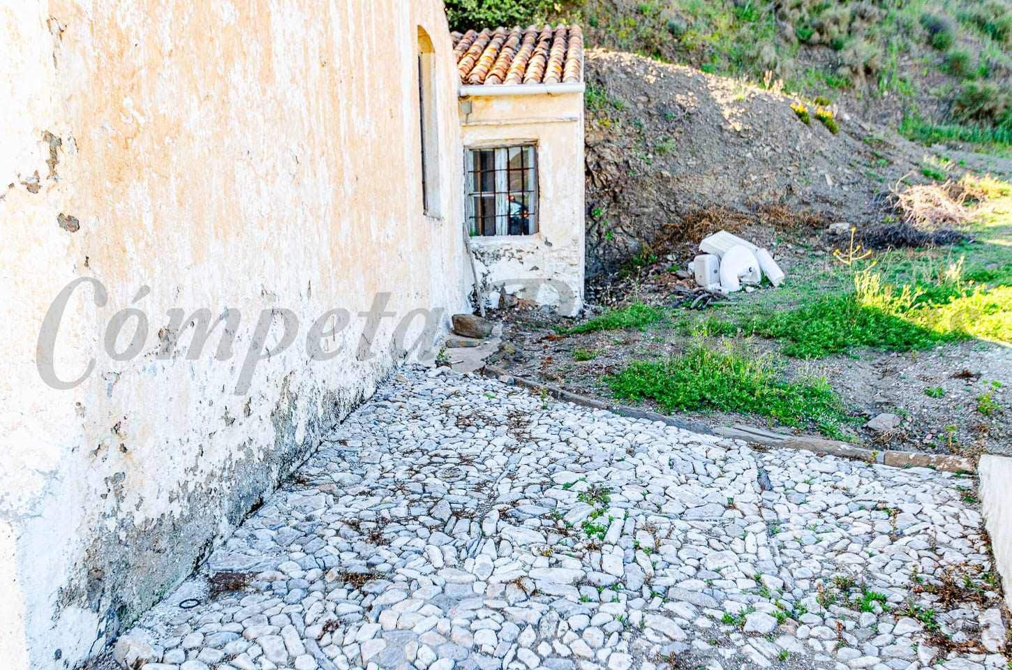 Finca/Casa Rural de 5 habitaciones en Cómpeta en venta - 187.000 € (Ref: 10075966)