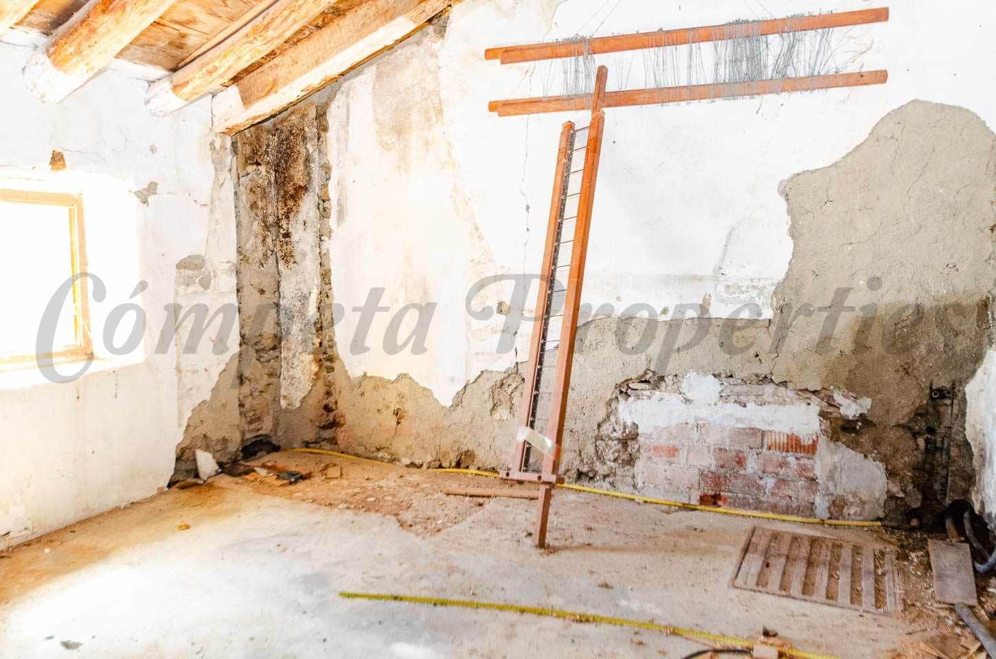 Finca/Casa Rural de 5 habitaciones en Cómpeta en venta - 187.000 € (Ref: 10075966)