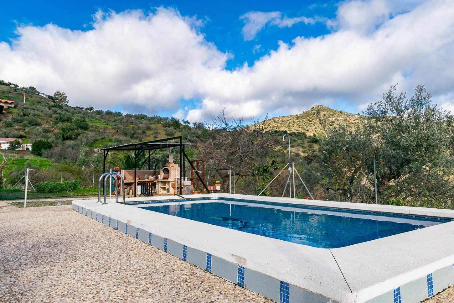 5 sypialnia Finka/Dom wiejski na sprzedaż w Comares z basenem garażem - 295 000 € (Ref: 10075968)