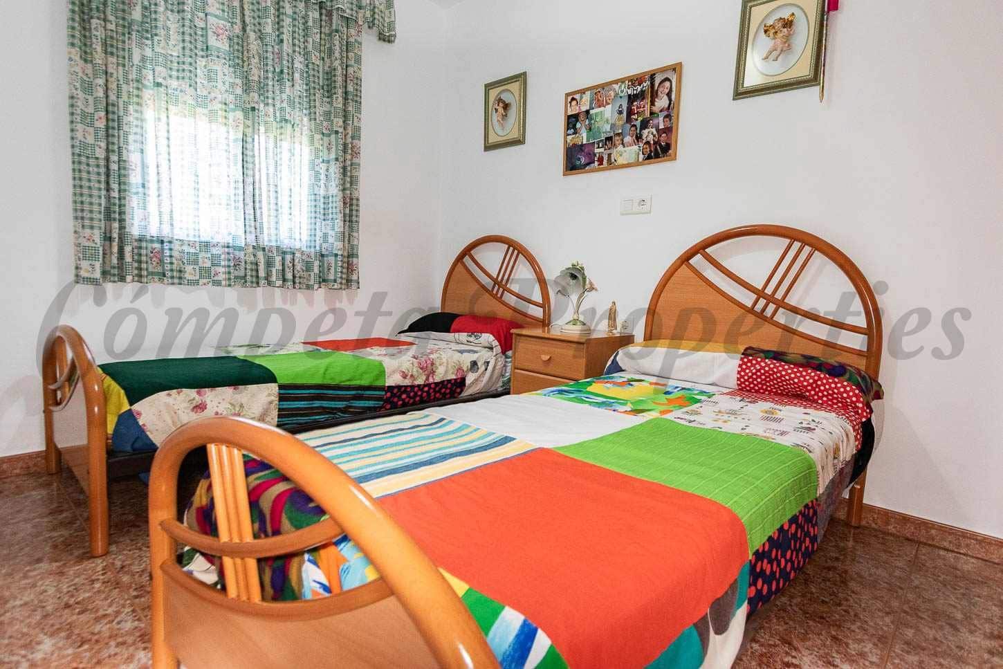 5 sypialnia Finka/Dom wiejski na sprzedaż w Comares z basenem garażem - 295 000 € (Ref: 10075968)