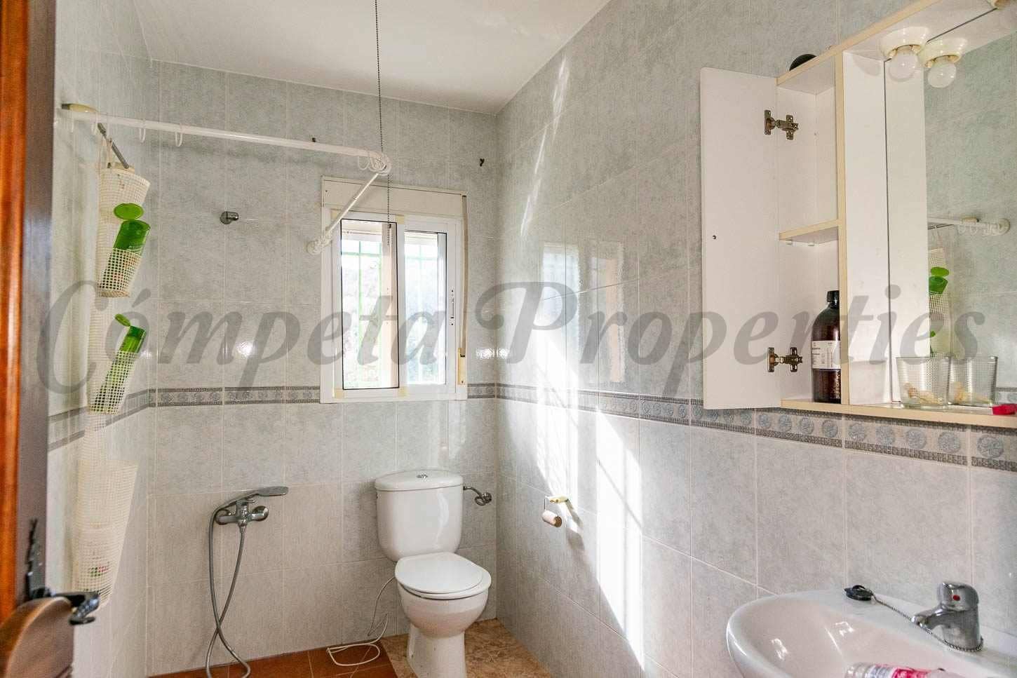 5 sypialnia Finka/Dom wiejski na sprzedaż w Comares z basenem garażem - 295 000 € (Ref: 10075968)