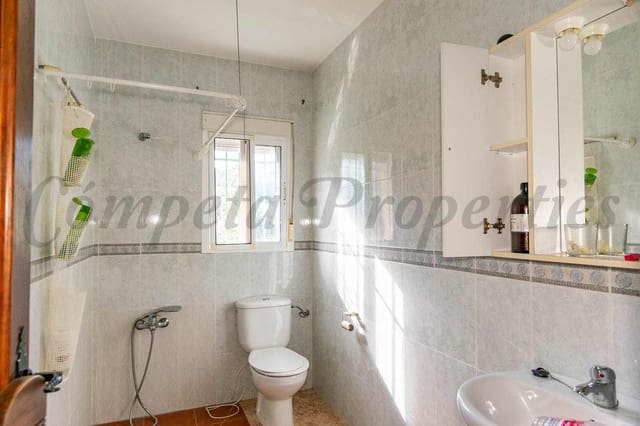 5 sypialnia Finka/Dom wiejski na sprzedaż w Comares z basenem garażem - 295 000 € (Ref: 10075968)