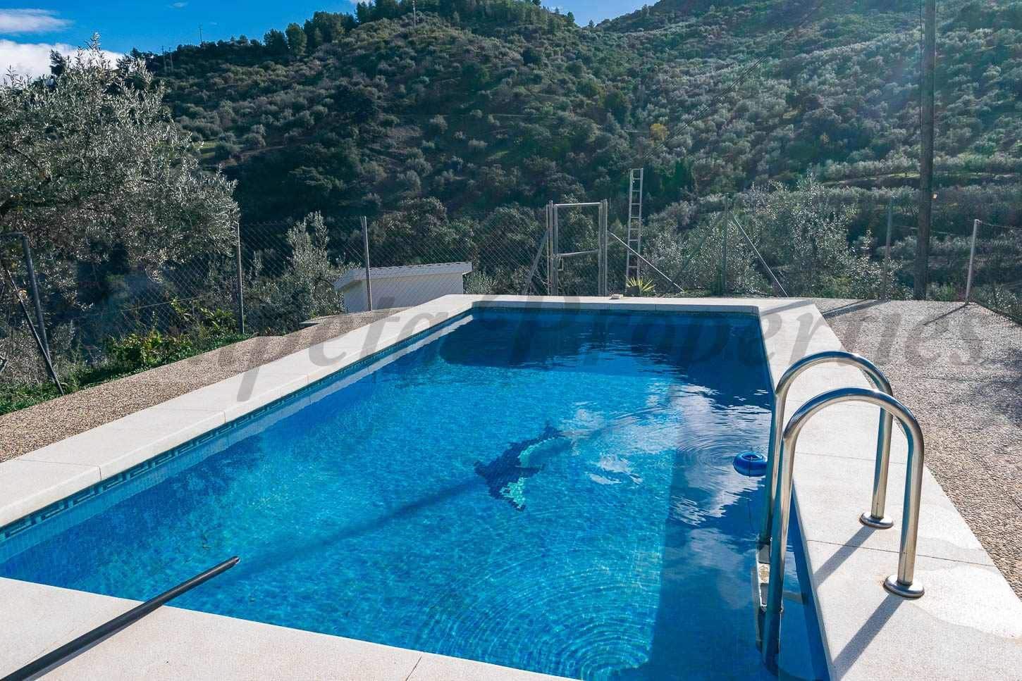 5 sypialnia Finka/Dom wiejski na sprzedaż w Comares z basenem garażem - 295 000 € (Ref: 10075968)