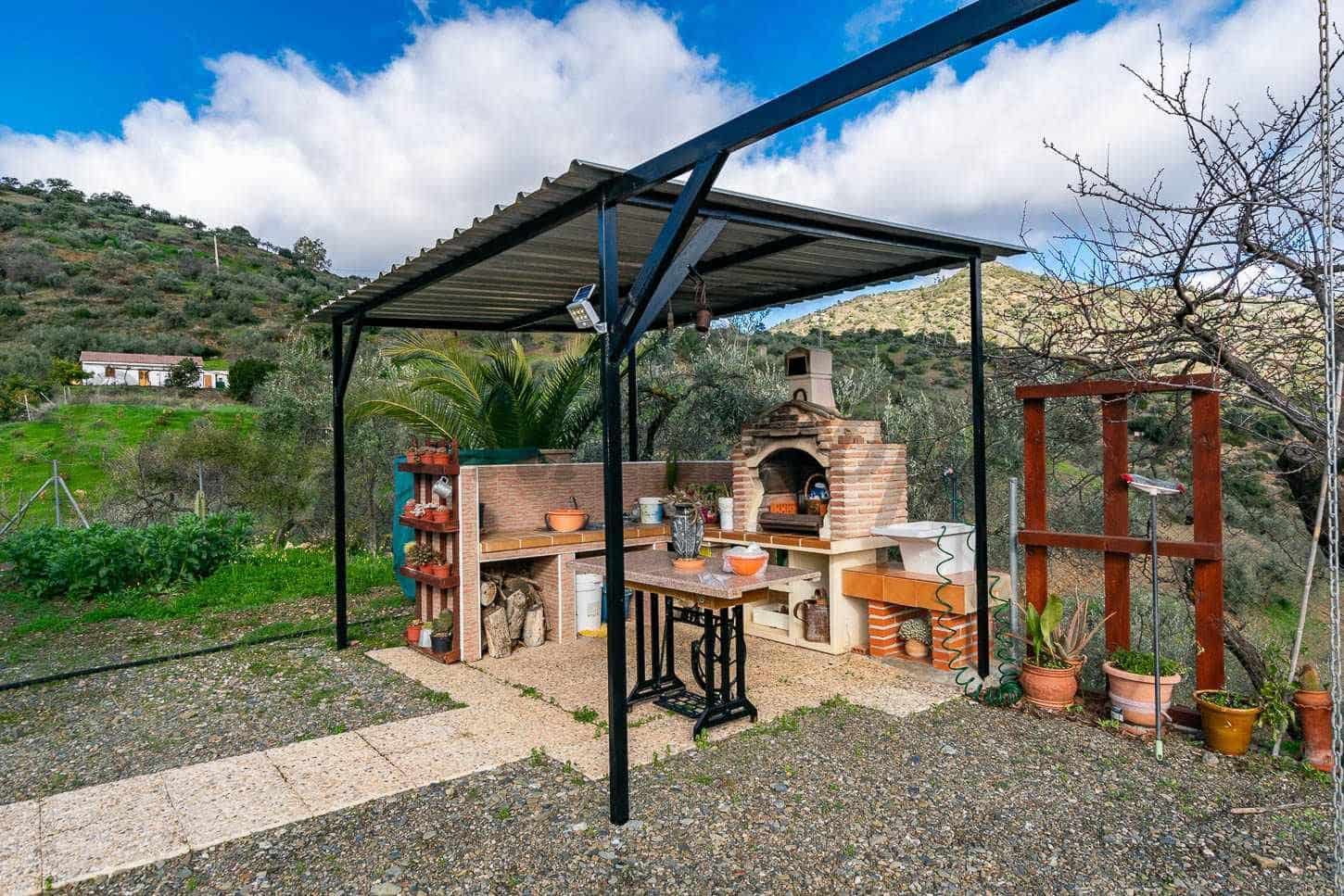 5 sypialnia Finka/Dom wiejski na sprzedaż w Comares z basenem garażem - 295 000 € (Ref: 10075968)