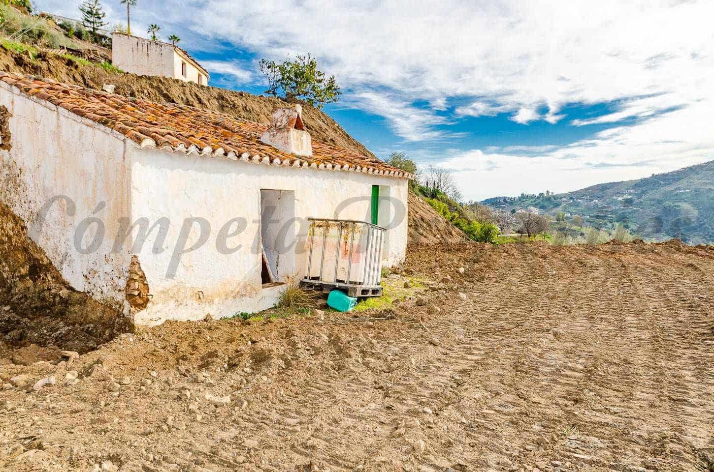 Finca/Landhuis te koop in Competa met garage - € 110.000 (Ref: 10075970)