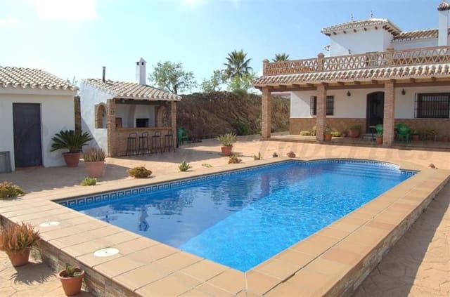 Finca/Maison de Campagne de 4 chambres de location de vacances à Torrox Pueblo, Torrox avec piscine garage - 1 700 € (Ref: 10075976)