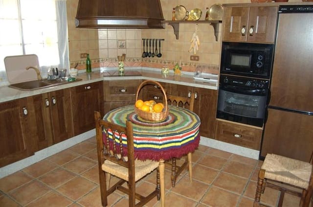 Finca/Maison de Campagne de 4 chambres de location de vacances à Torrox Pueblo, Torrox avec piscine garage - 1 700 € (Ref: 10075976)