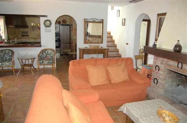 Finca/Maison de Campagne de 4 chambres de location de vacances à Torrox Pueblo, Torrox avec piscine garage - 1 700 € (Ref: 10075976)
