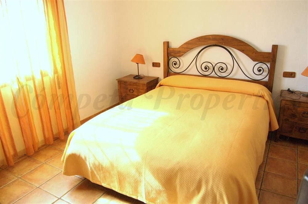 Finca/Maison de Campagne de 4 chambres de location de vacances à Torrox avec piscine garage - 1 700 € (Ref: 10075976)