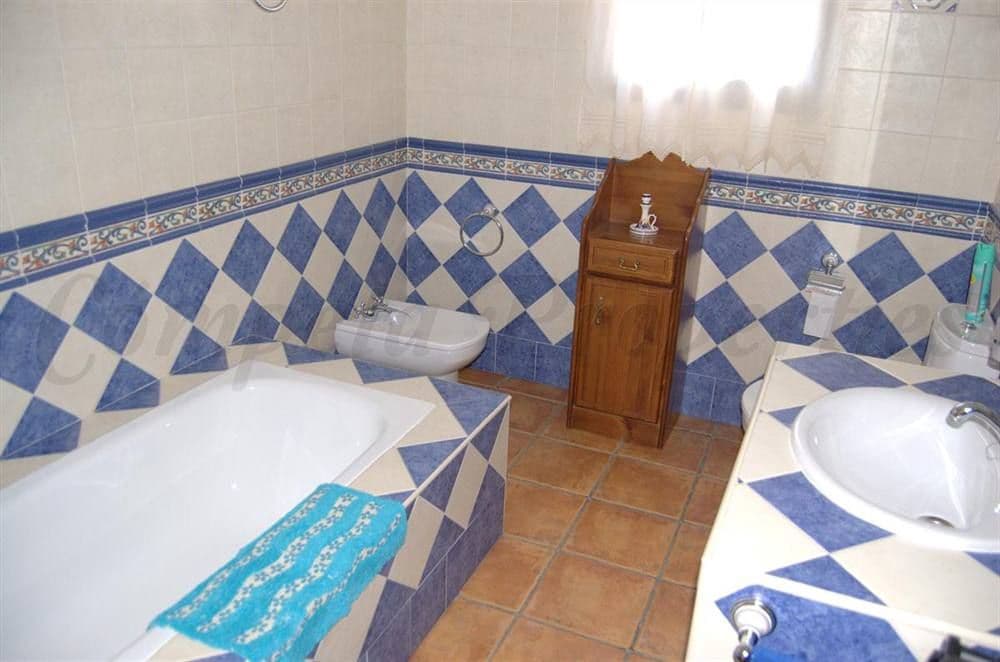Finca/Maison de Campagne de 4 chambres de location de vacances à Torrox avec piscine garage - 1 700 € (Ref: 10075976)