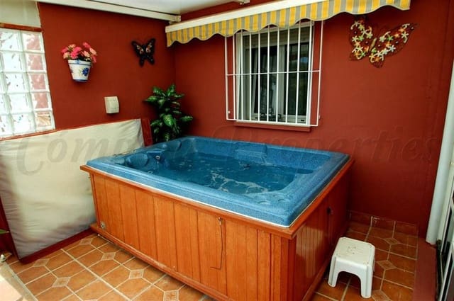 Finca/Maison de Campagne de 2 chambres de location de vacances à Torrox Pueblo, Torrox avec piscine garage - 950 € (Ref: 10075981)