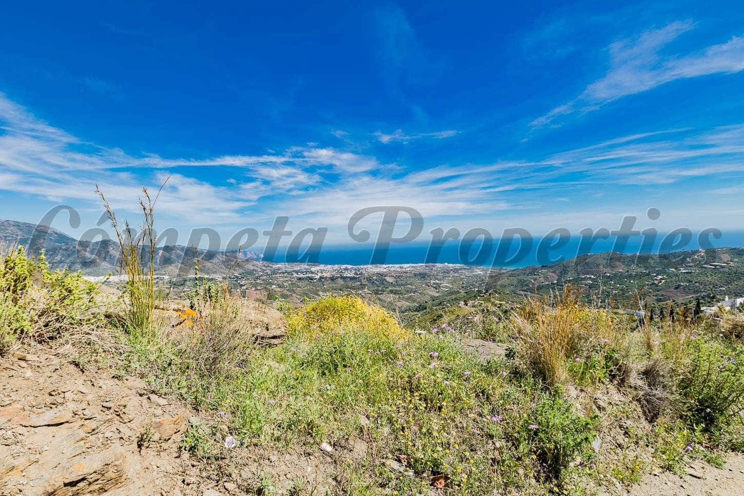 Grunde uden byggetilladelser til salg i Torrox - € 92.000 (Ref: 10075990)