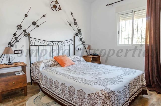 2 bedroom Finca/Country House for sale in Cómpeta with pool garage - € 450,000 (Ref: 10075991)
