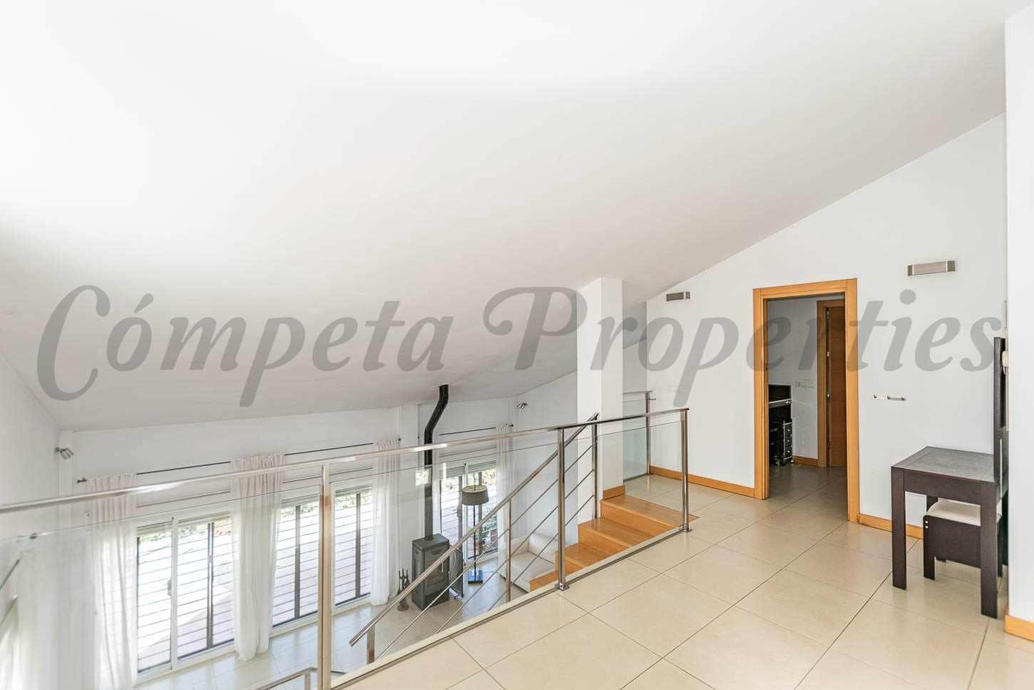 3 soveværelse Finca/Landehus til salg i Sayalonga med swimmingpool - € 1.100.100 (Ref: 10075998)