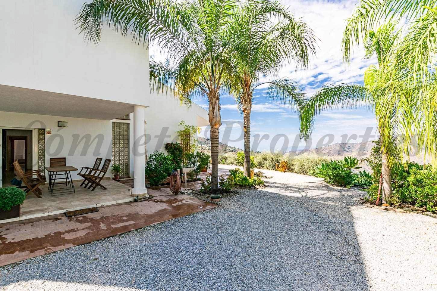 3 soveværelse Finca/Landehus til salg i Sayalonga med swimmingpool - € 1.100.100 (Ref: 10075998)