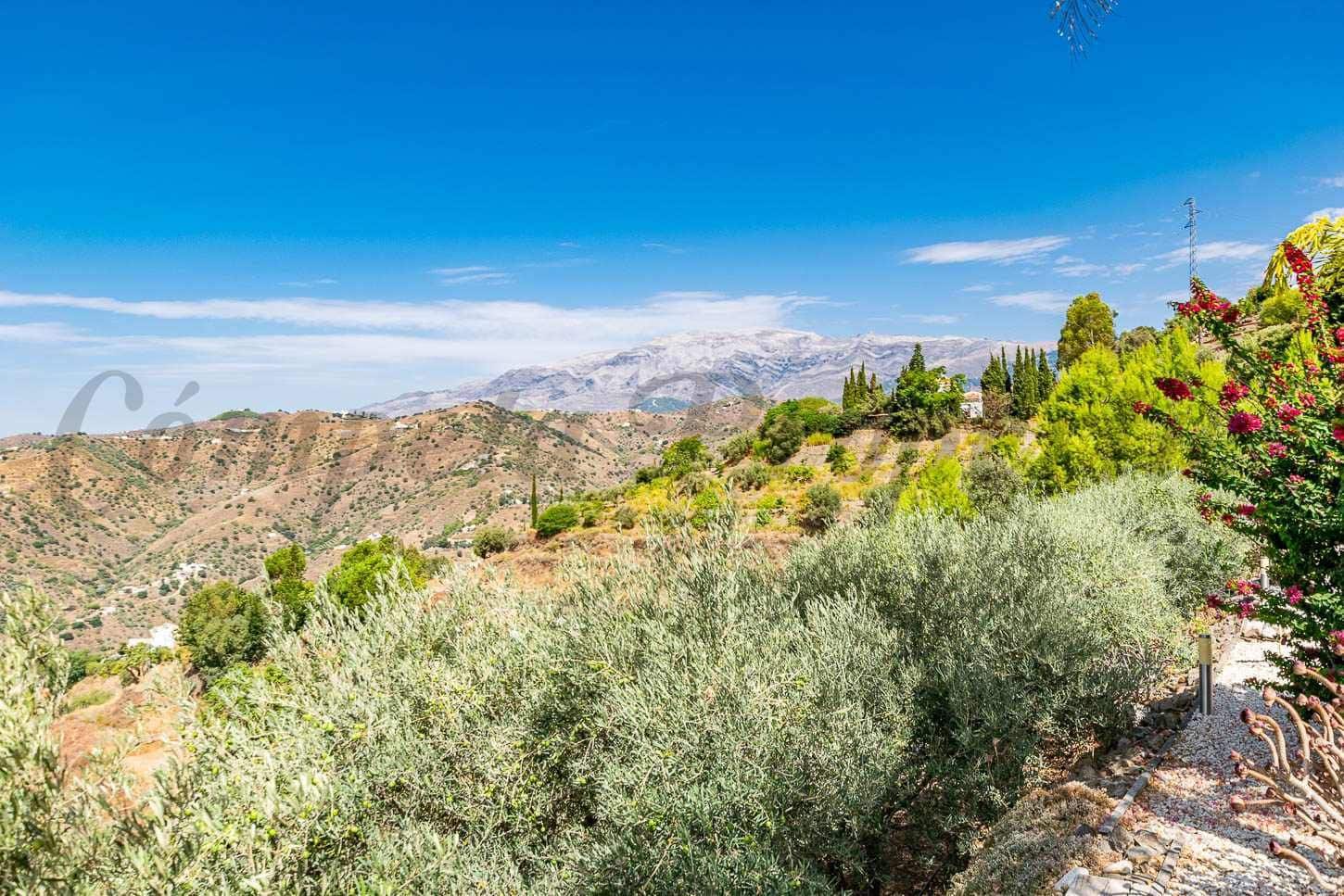 3 soveværelse Finca/Landehus til salg i Sayalonga med swimmingpool - € 1.100.100 (Ref: 10075998)