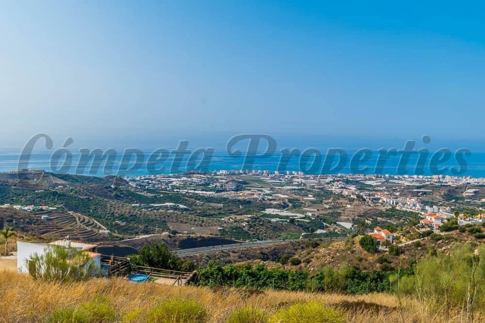 Grunde uden byggetilladelser til salg i Torrox - € 89.000 (Ref: 10076002)